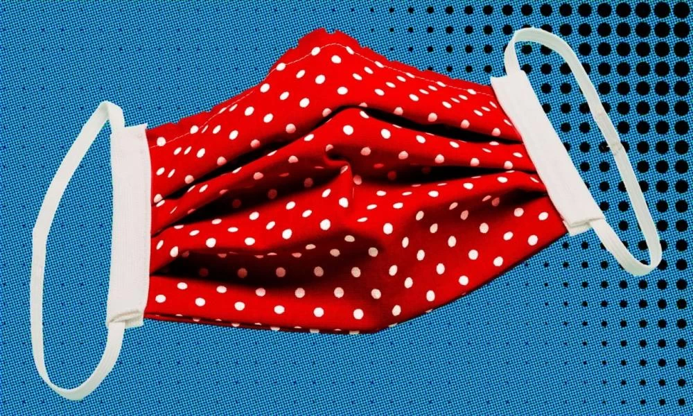 Πώς να φτιάξετε μάσκα προστασίας χρησιμοποιώντας μόνο ένα T-Shirt – Δείτε το βίντεο